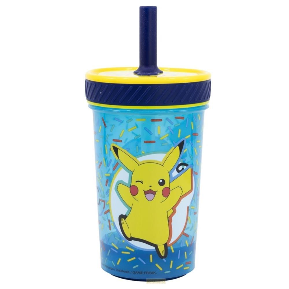 Vaso azul de Pikachu con tapa amarilla y pajita azul. Patrón de confeti.