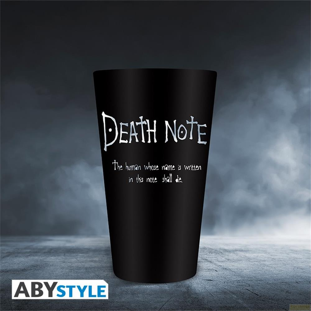 Schwarzer Becher mit der Aufschrift "Death Note" und einem Zitat auf Englisch.