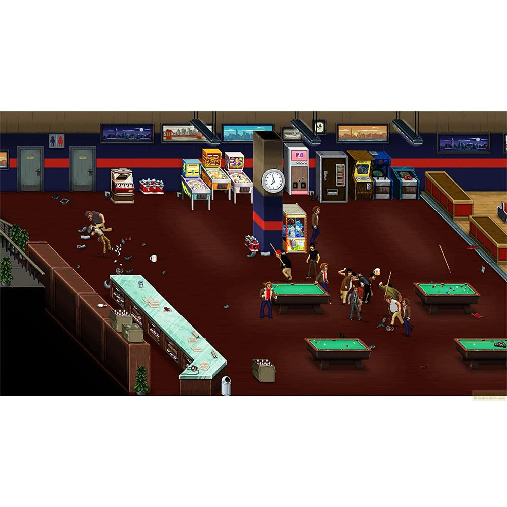 Des gens jouent au billard et aux jeux d'arcade dans une salle animée.