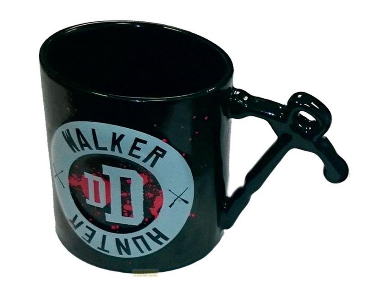 Schwarze Tasse mit "Walker Hunter"-Logo und einem roten, spritzenden D-Symbol.