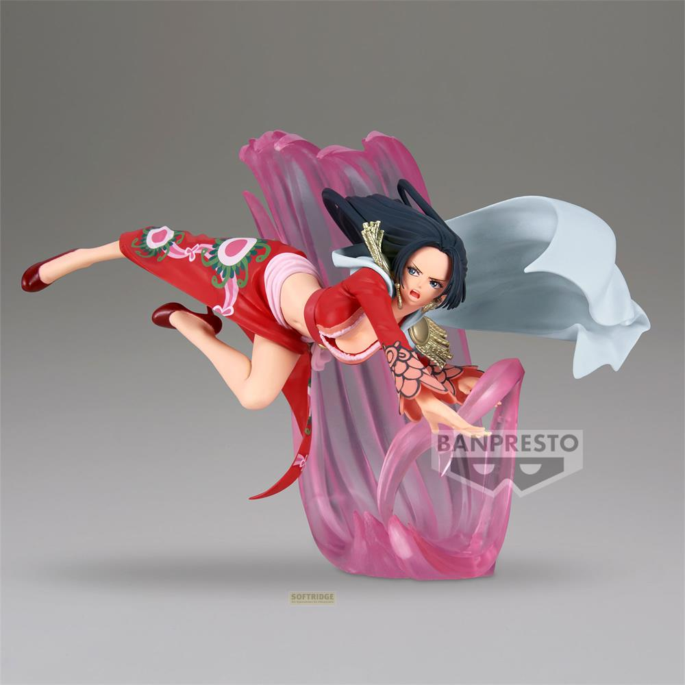 Eine Anime-Figur in rotem Outfit mit rosa Flammen auf einem Sockel.