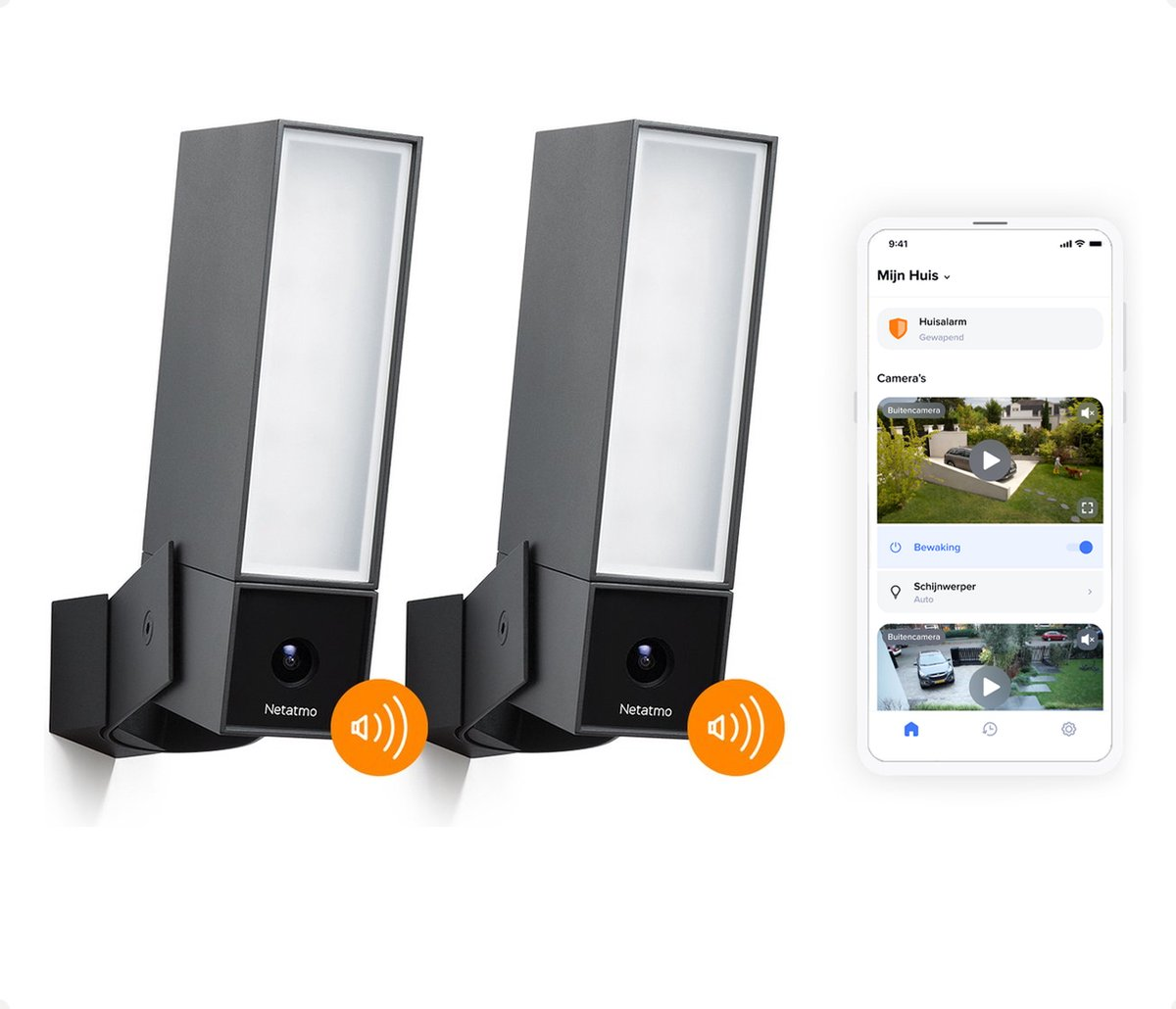 Twee grijze Netatmo buitenlampen met camera en ernaast een smartphone-app.