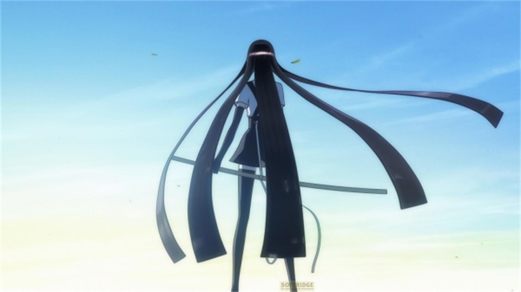 Personaggio anime con lunghi capelli neri e una spada contro il cielo blu.