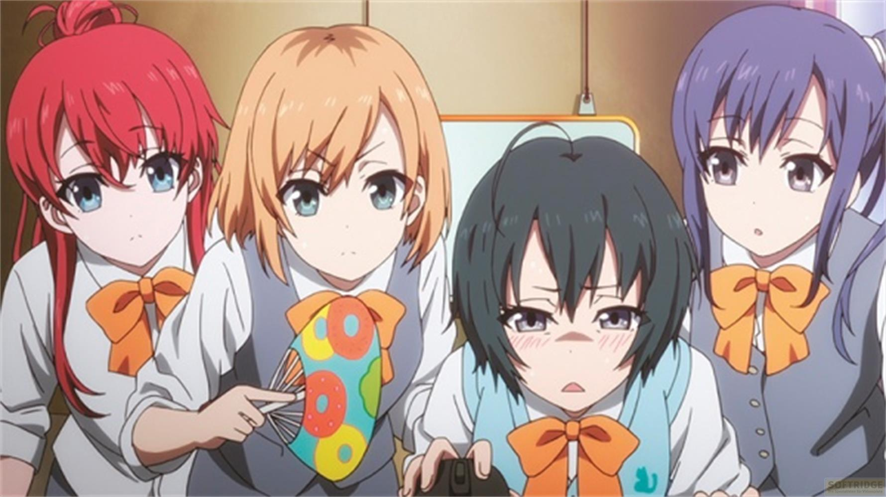 Quattro ragazze anime con fiocchi arancioni guardano intensamente qualcosa.