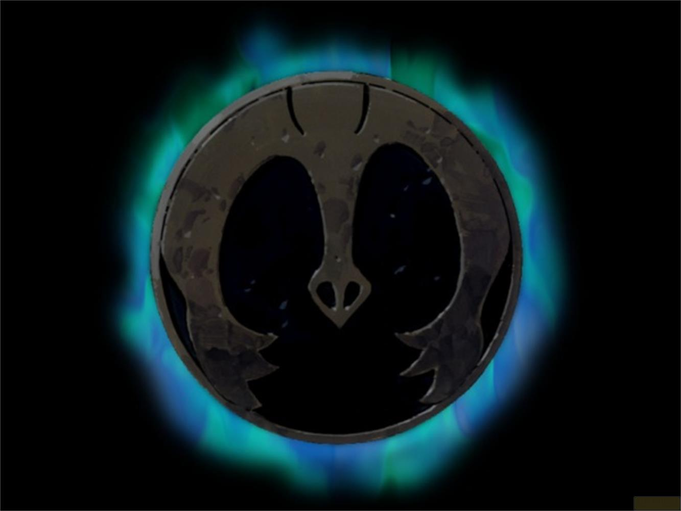 Un emblema scuro con testa e ali di uccello stilizzate, circondato da luce blu-verde.