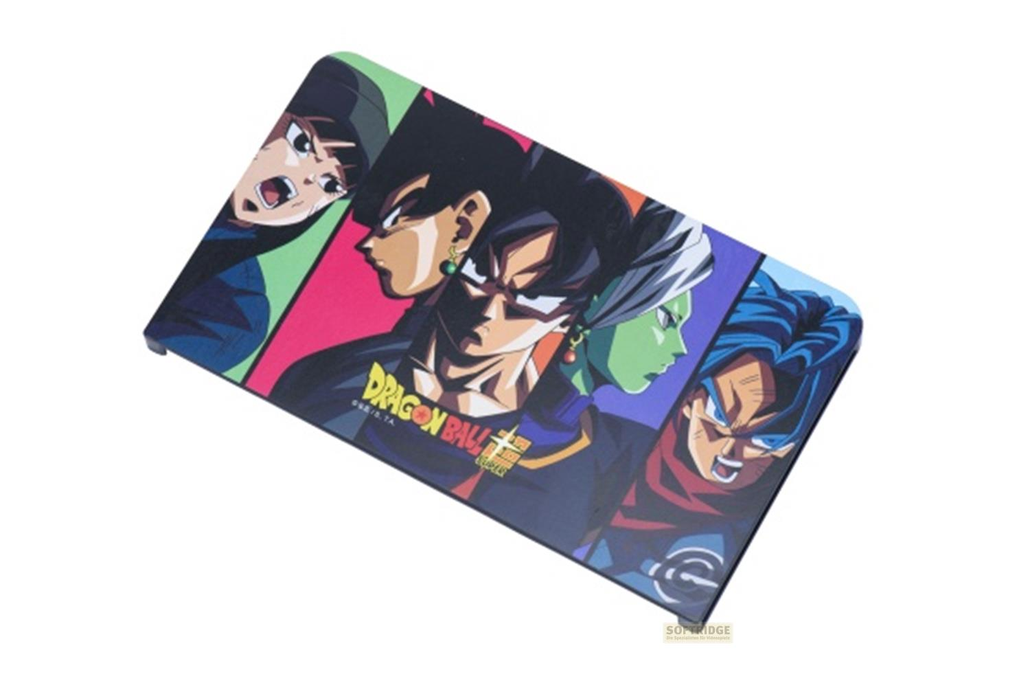 Personajes de Dragon Ball en una alfombrilla: Goku Black, Zamasu, Vegeta y otro personaje.