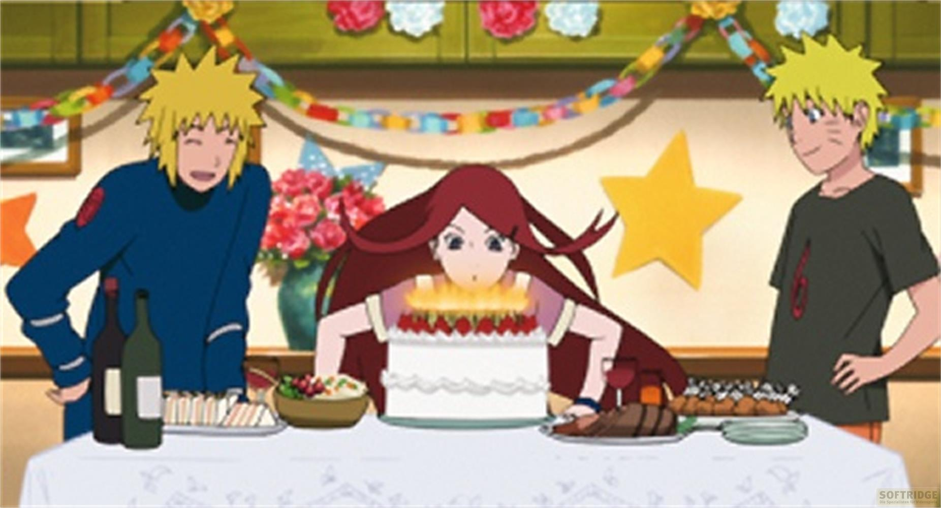 Tre persone festeggiano un compleanno con torta e cibo.