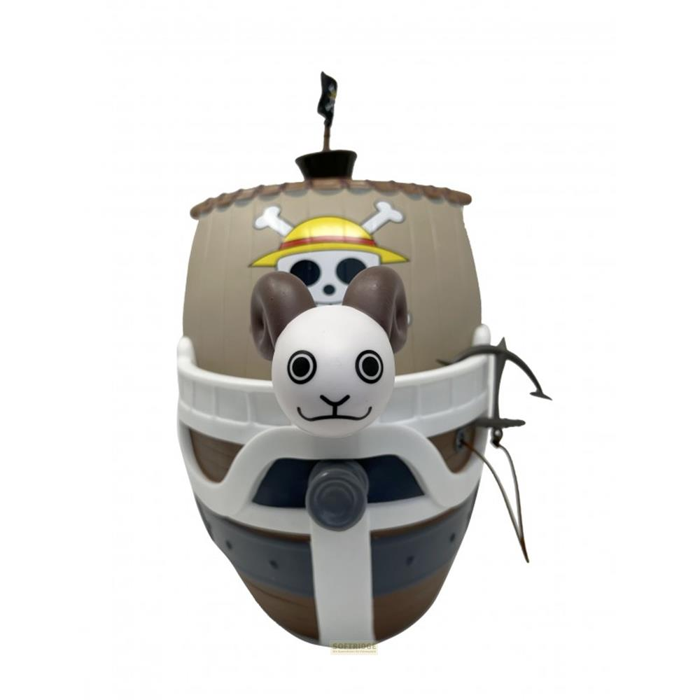 Ein Spielzeugschiff mit einem Schafkopf und Jolly Roger.