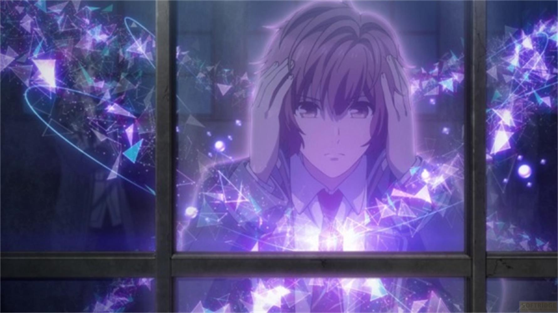 Un personaggio anime con i capelli castani si tiene le mani sulla testa, circondato da forme geometriche viola.
