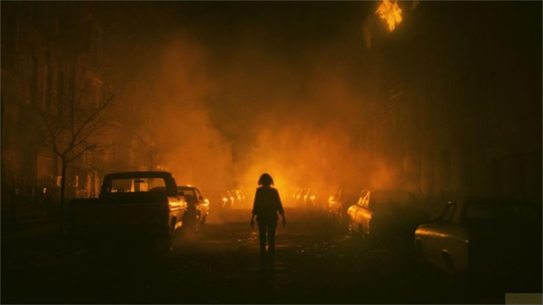 Una silhouette cammina tra fumo, auto e fuoco in una strada buia.