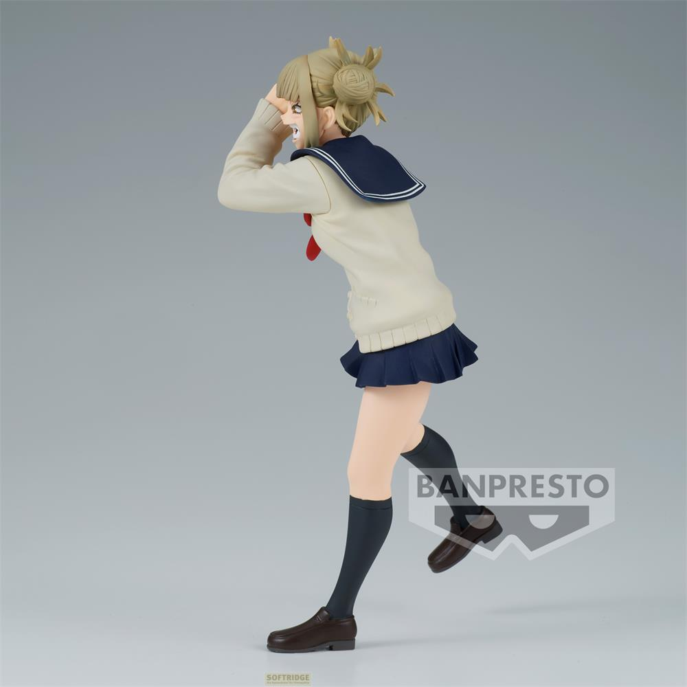 Figura de anime con uniforme escolar, mirando con mano sobre los ojos.