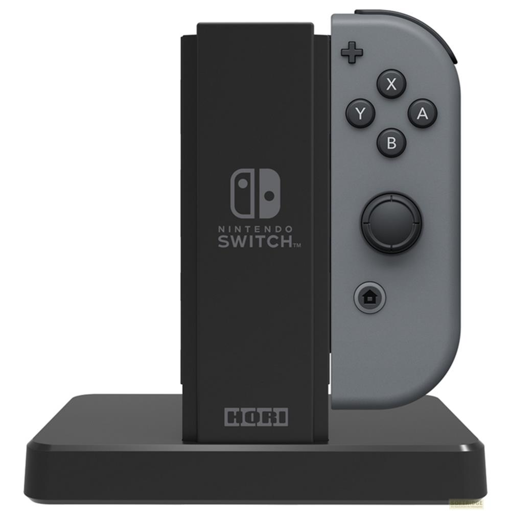 Joy-Con grigio Nintendo Switch su una base di ricarica Hori nera.