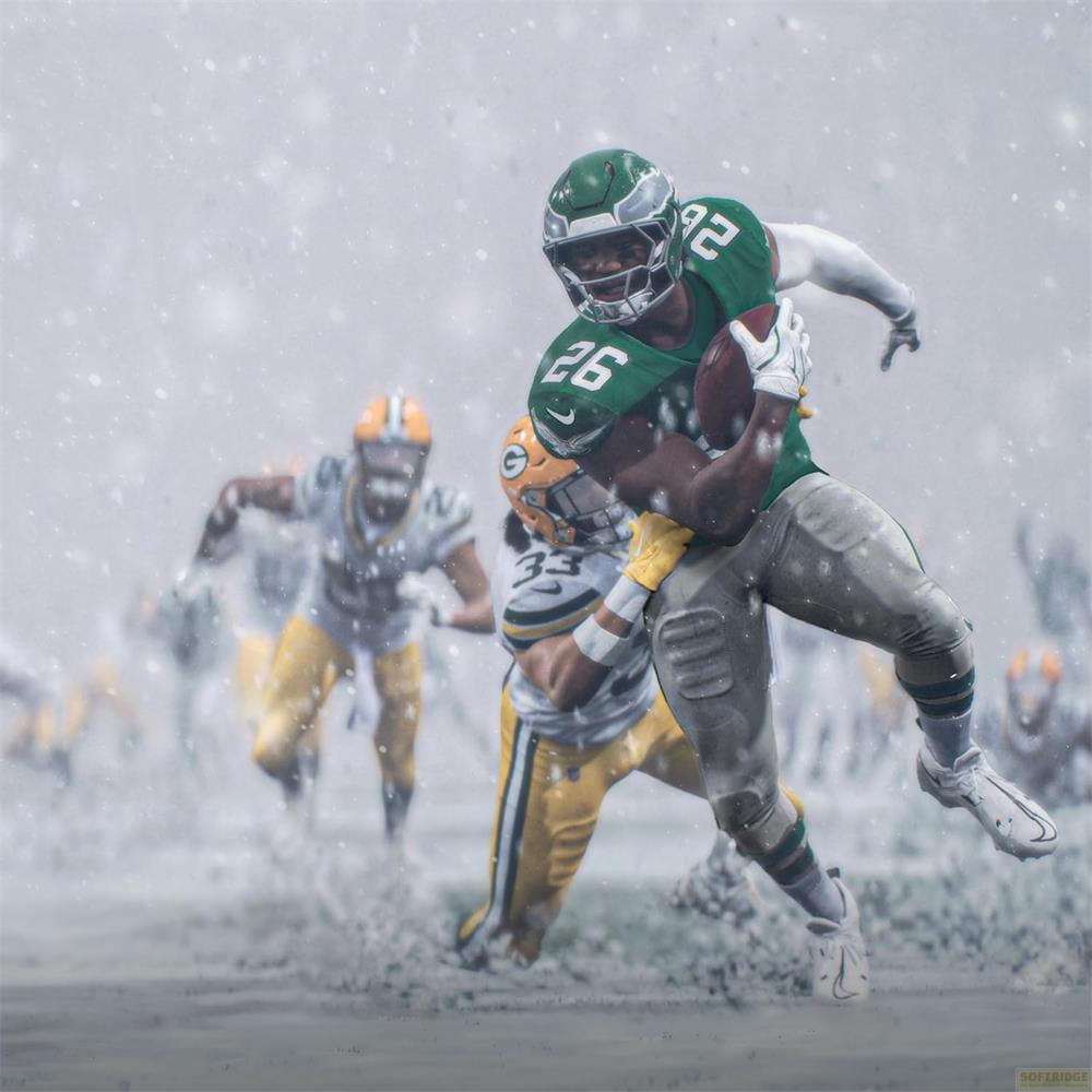 Un jugador de fútbol americano de verde corre en la nieve, tacleado por un jugador de amarillo.