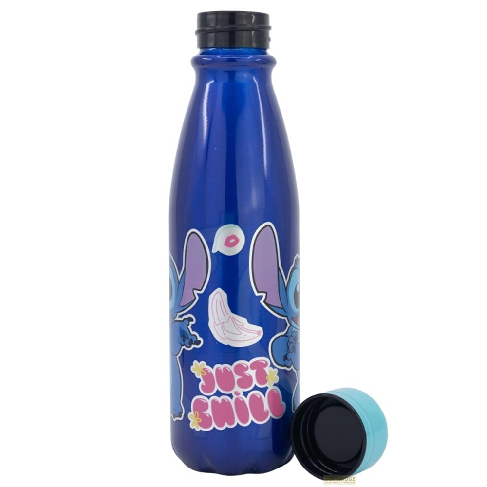 Blaue Flasche mit Stitch-Motiv und Schriftzug 'Just Chill'.