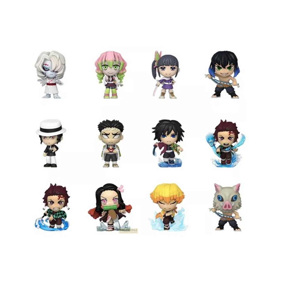 Douze figurines d'anime dans diverses poses et tenues sur fond blanc.