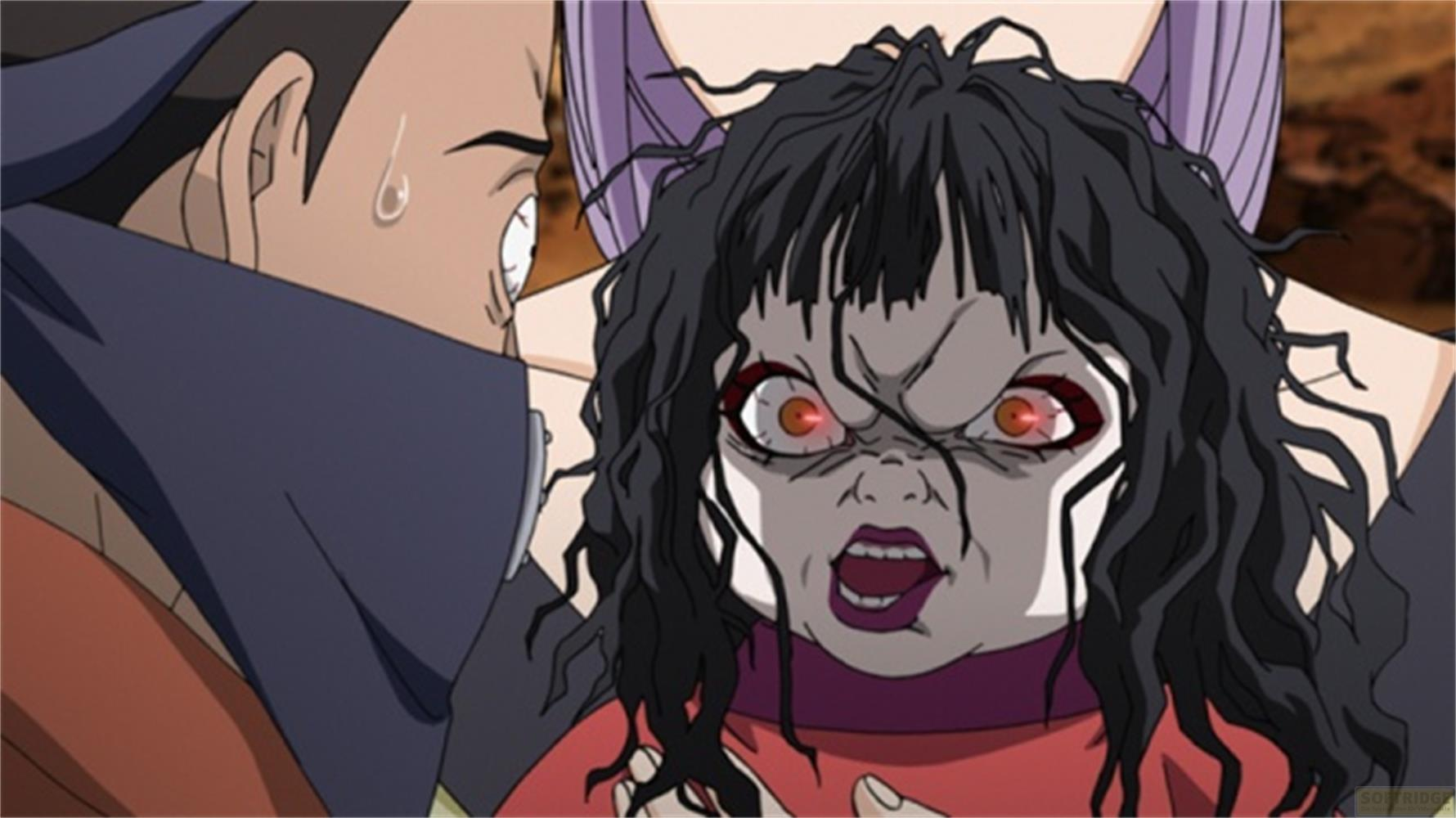 Un inquietante personaggio anime con capelli disordinati e occhi rossi.