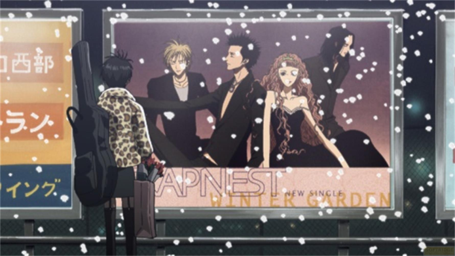 Poster anime con cinque personaggi, una persona con custodia per chitarra lo guarda.