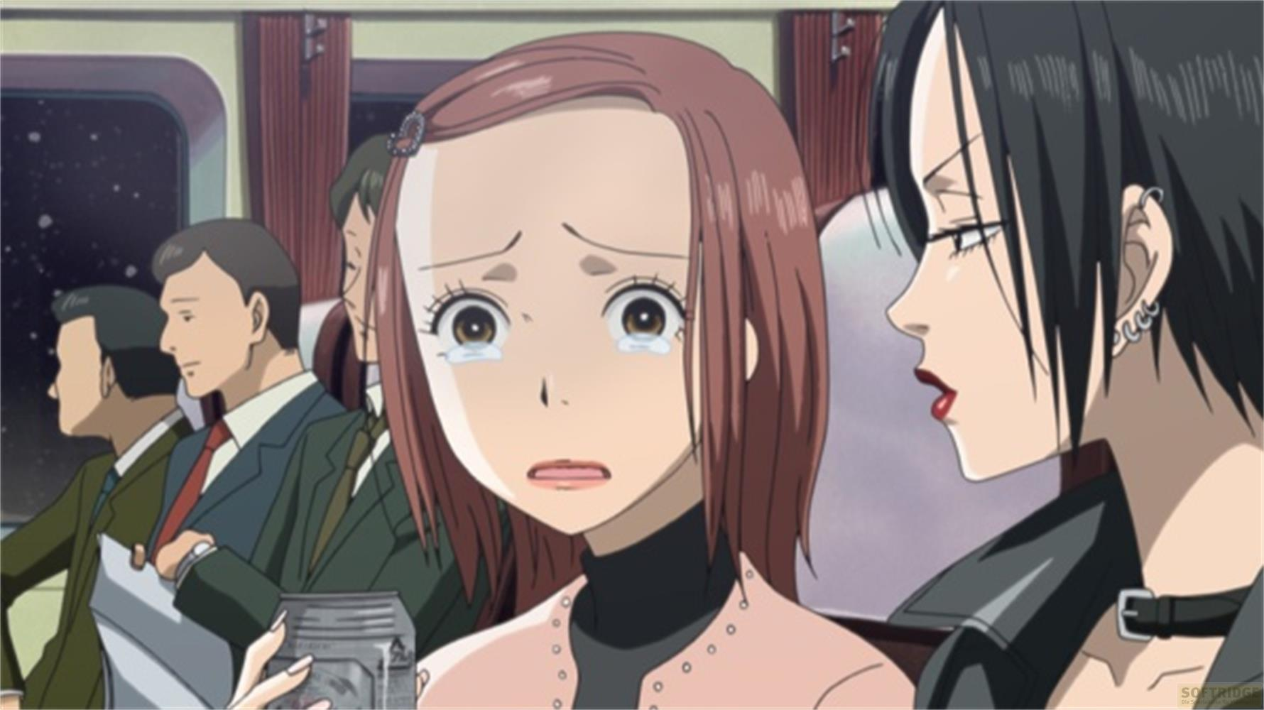 Due donne in stile anime su un treno. Una piange, l'altra guarda altrove.