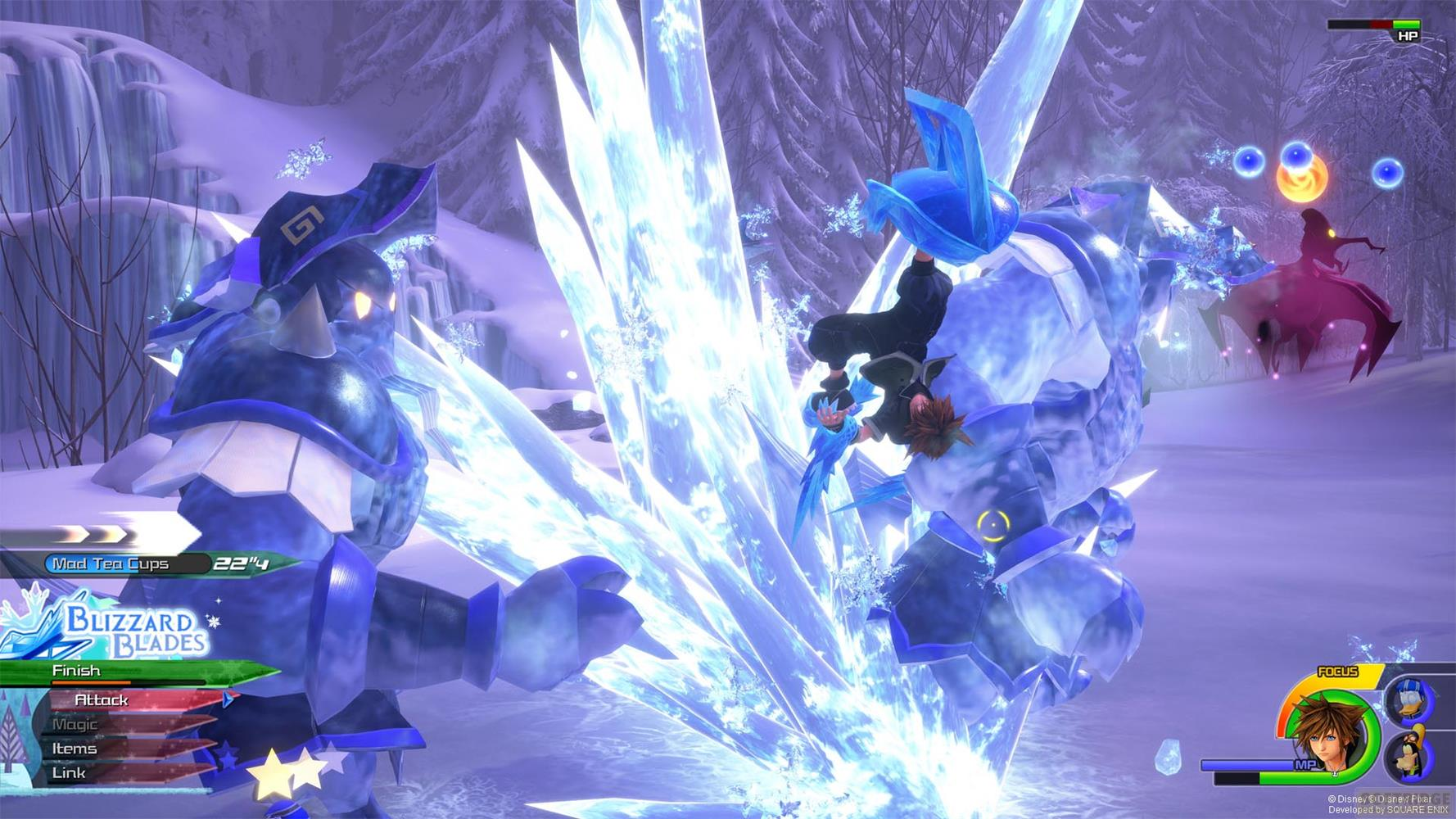 Un personnage combat un géant de glace au milieu de cristaux de glace dans la neige.