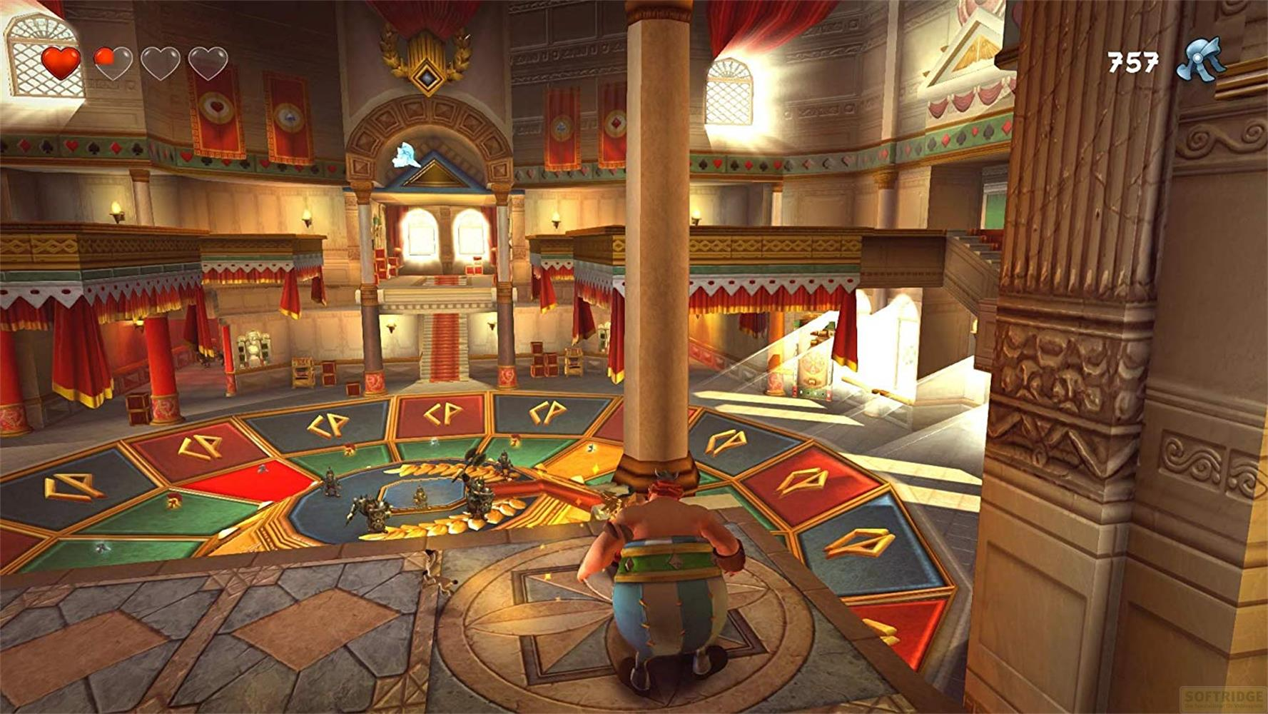 Un personnage dans une salle du trône colorée avec des colonnes et des rideaux rouges.