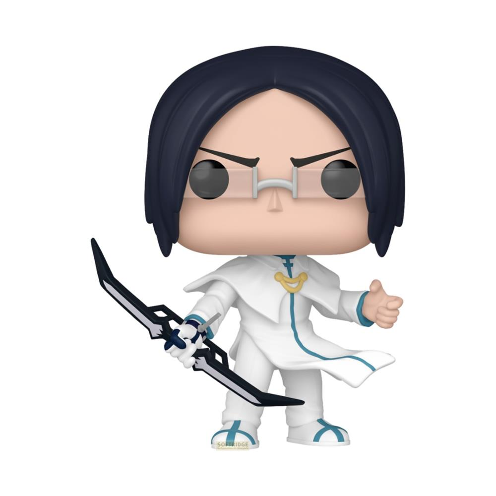 Figura estilo anime con pelo oscuro, gafas y traje blanco sosteniendo un arma negra.