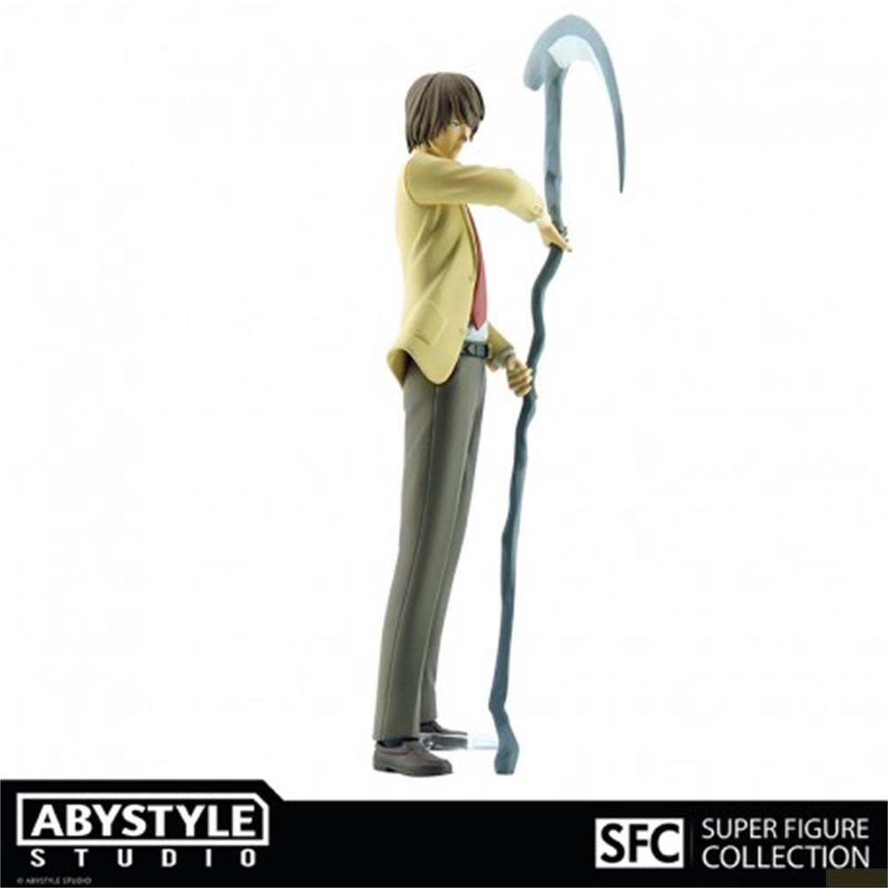 Figurka chłopca w mundurku szkolnym z kosą.