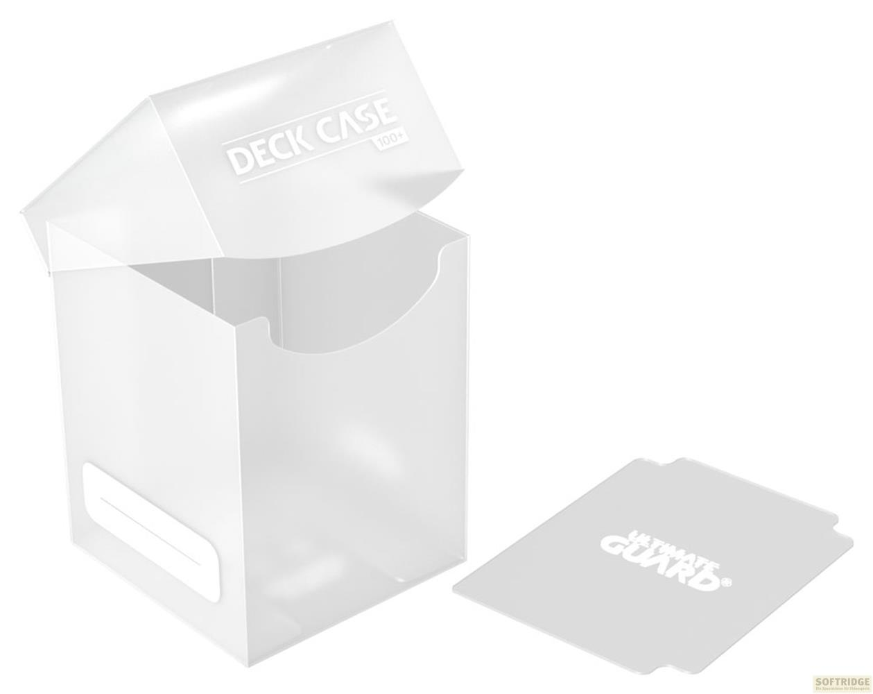 Une boîte de jeu transparente avec couvercle ouvert et un manchon de carte à côté.