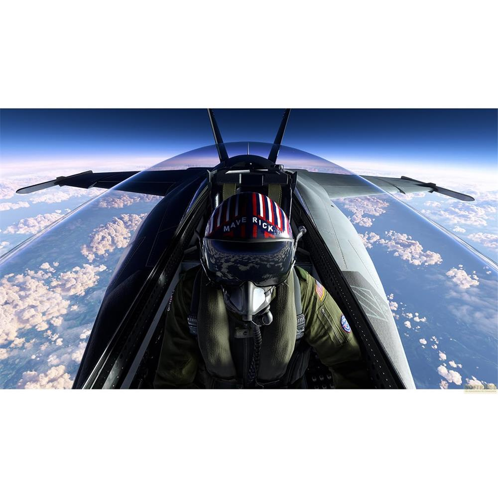 Pilota in cabina di jet vola sopra le nuvole, casco con "Maverick".