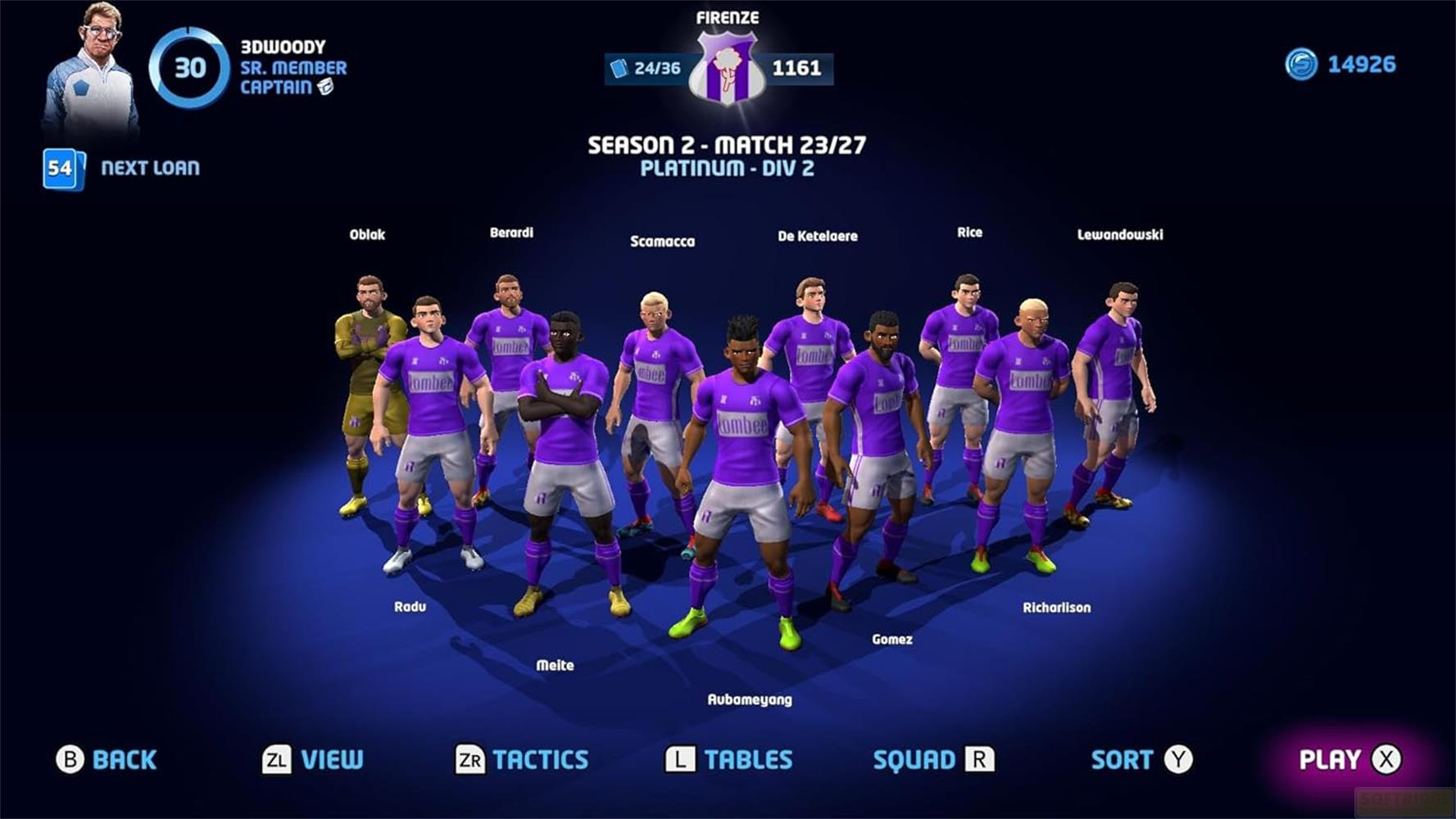 Elf Fußballspieler in violetten Trikots stehen nebeneinander, im Hintergrund ein Bild von einem Kapitän.
