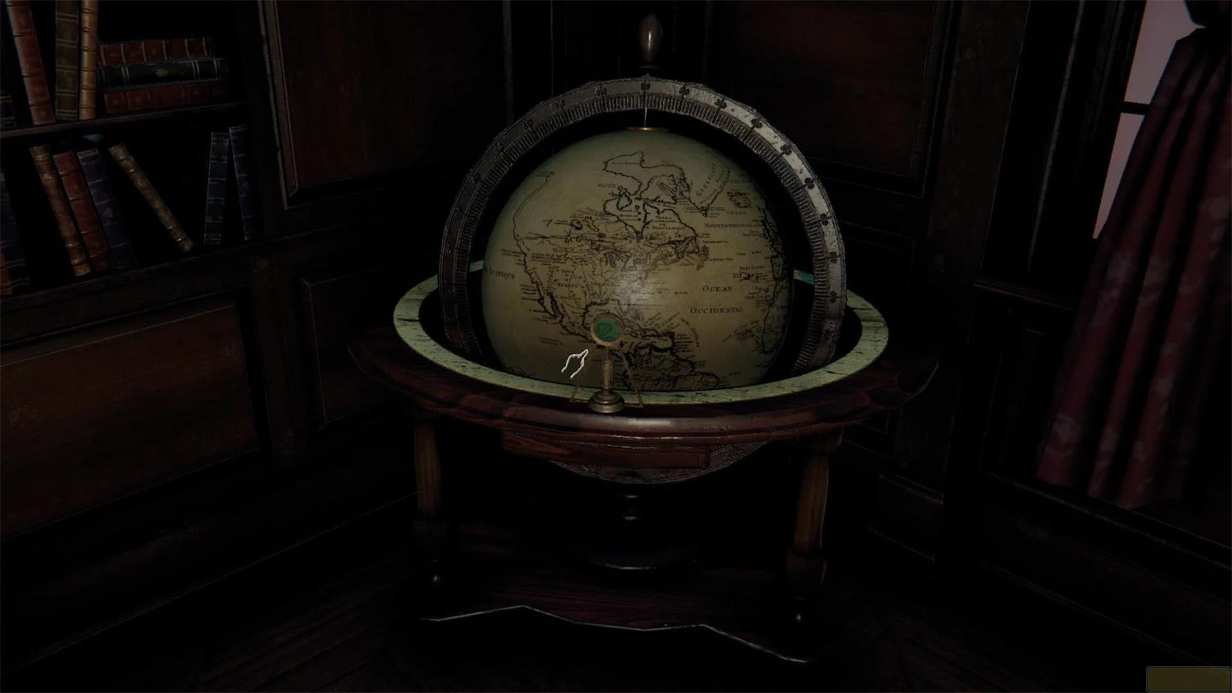 Antyczny globus stoi na drewnianym stojaku przed półką z książkami.