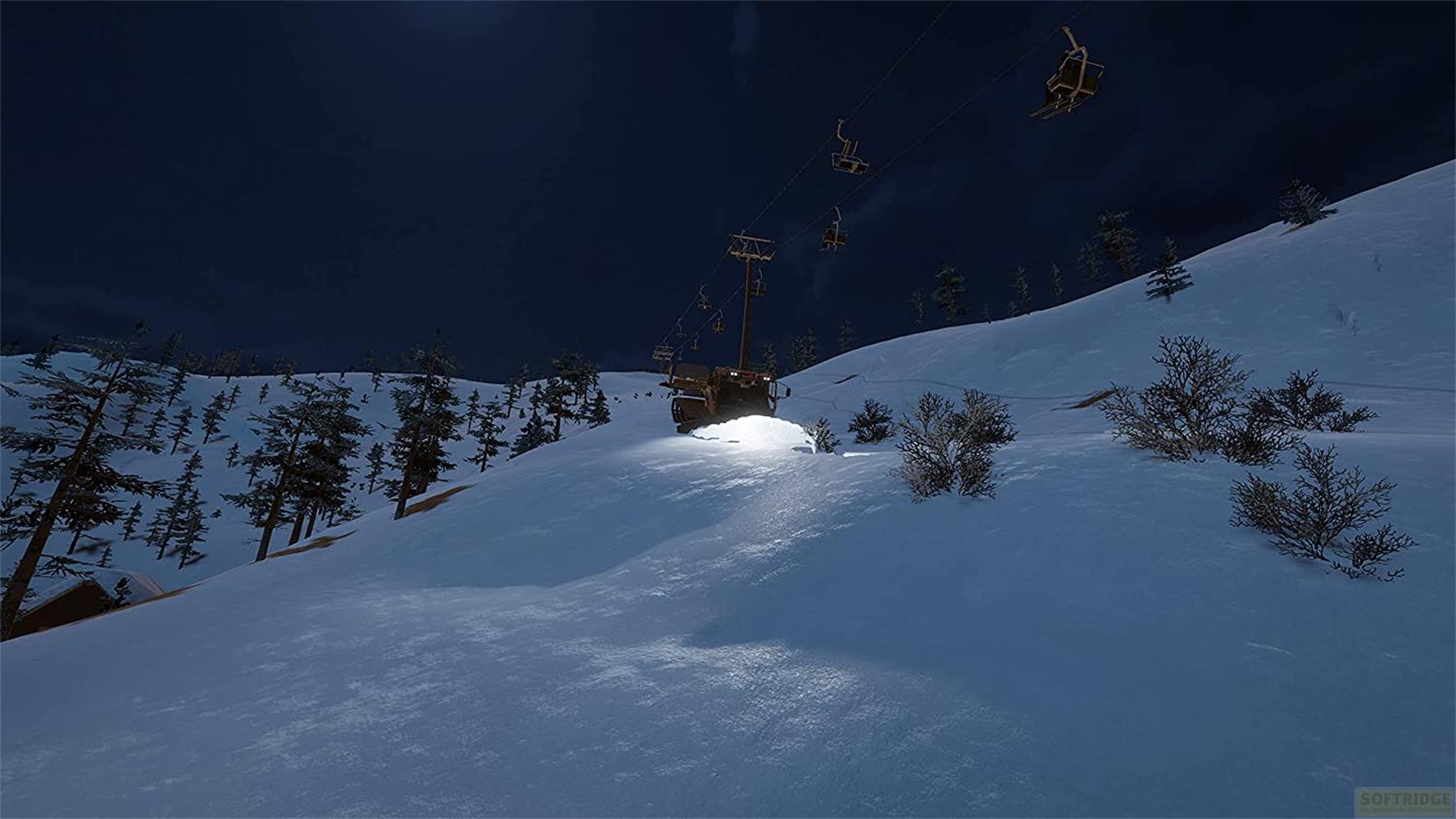 Una funivia di notte in un paesaggio innevato con alberi.