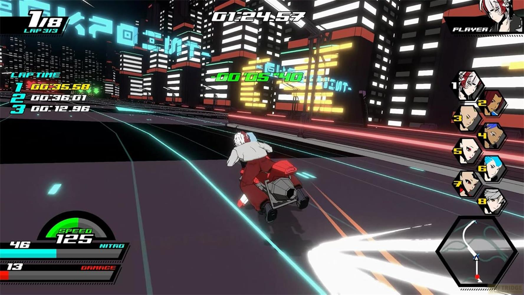 Ein Spieler auf einem Motorrad rast durch eine futuristische Stadt bei Nacht. Neonlichter und Wolkenkratzer.
