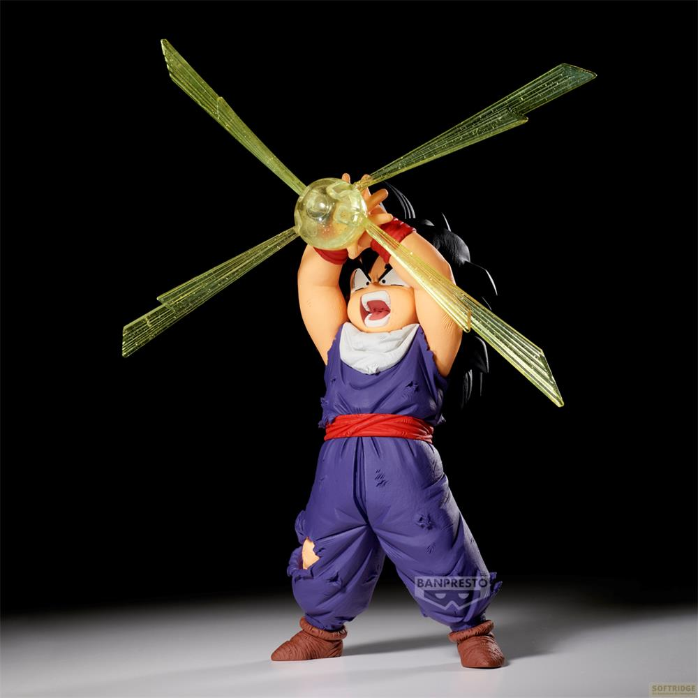 Eine Figur von Gohan in seinem lila Outfit mit rotem Gürtel, der eine Energieattacke vorbereitet.