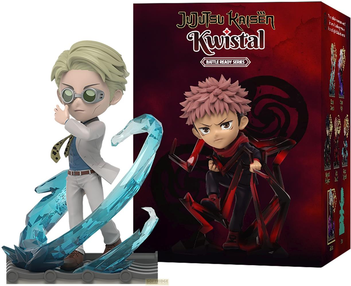 Dwie figurki Jujutsu Kaisen na podstawie przed pudełkiem.