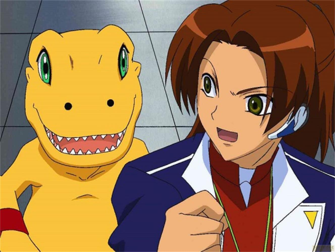 Un dinosaure jaune aux yeux verts et un personnage d'anime aux cheveux bruns.