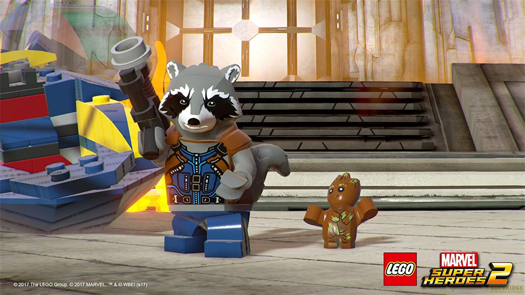 Lego Rocket Raccoon tient une arme, Groot se tient à côté. Construction Lego colorée en arrière-plan.
