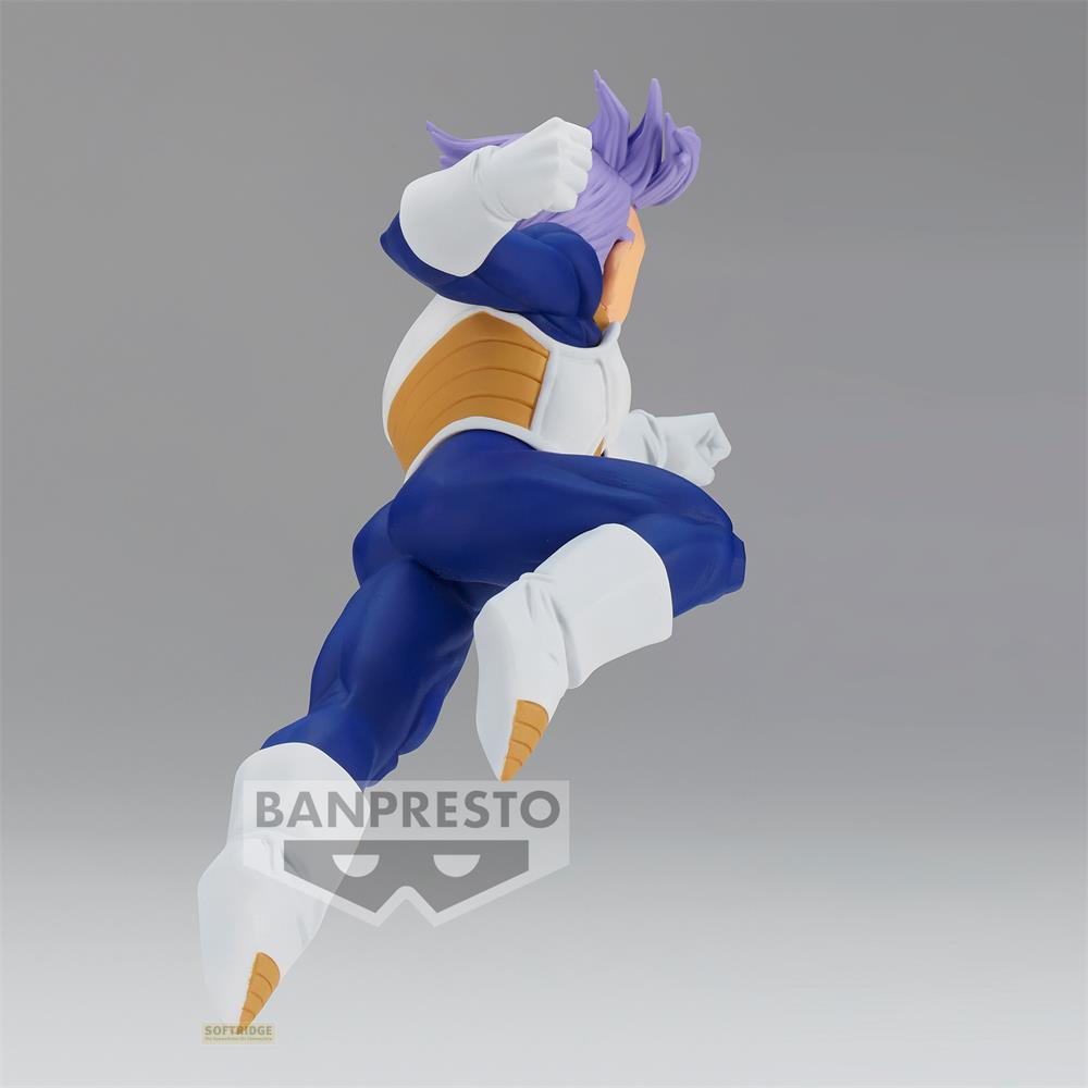 Eine Figur von Trunks in blauer Rüstung mit lila Haaren, die in der Luft springt.