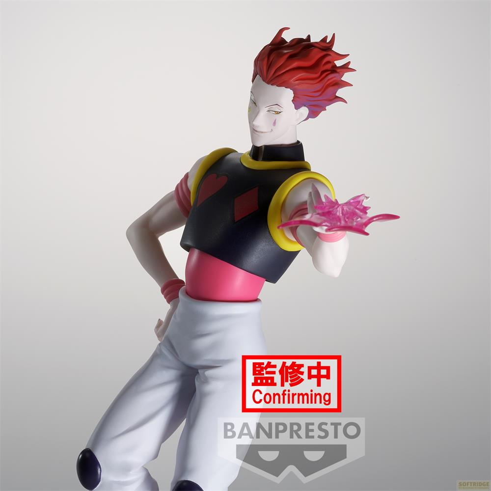Eine Figur von Hisoka Morow mit roten Haaren und einem bösen Grinsen.