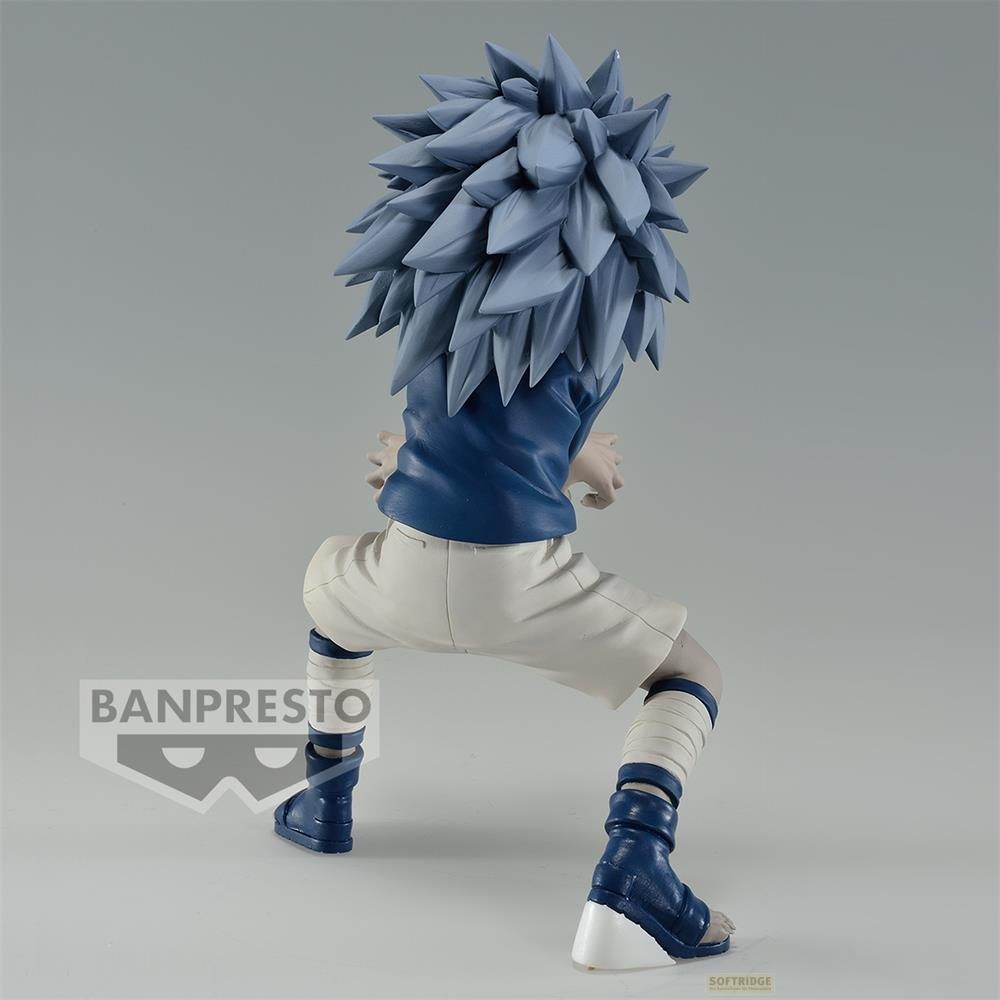 Figura con pelo azul puntiagudo, top azul y pantalones cortos blancos.
