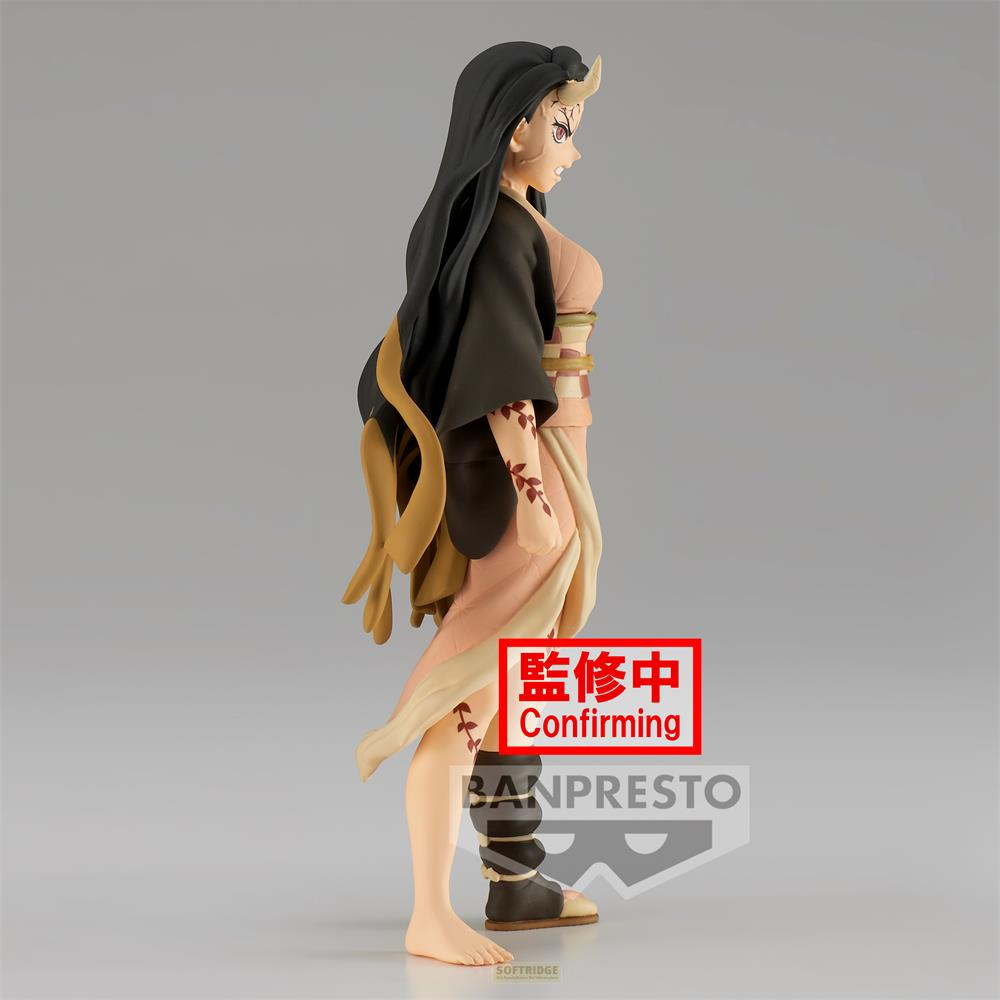 Anime-Figur einer Frau mit Hörnern, langen Haaren und traditioneller Kleidung.