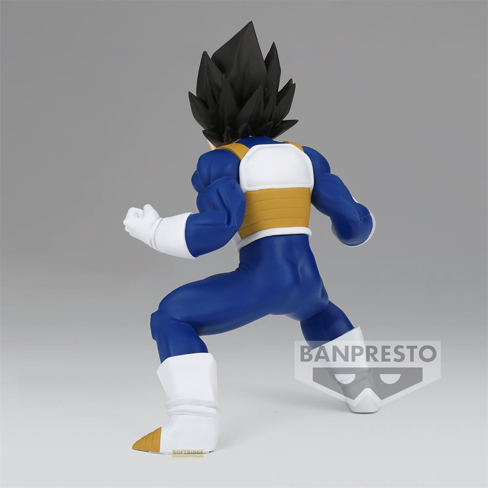 Una figura con ropa azul, chaleco amarillo, guantes y botas blancas.