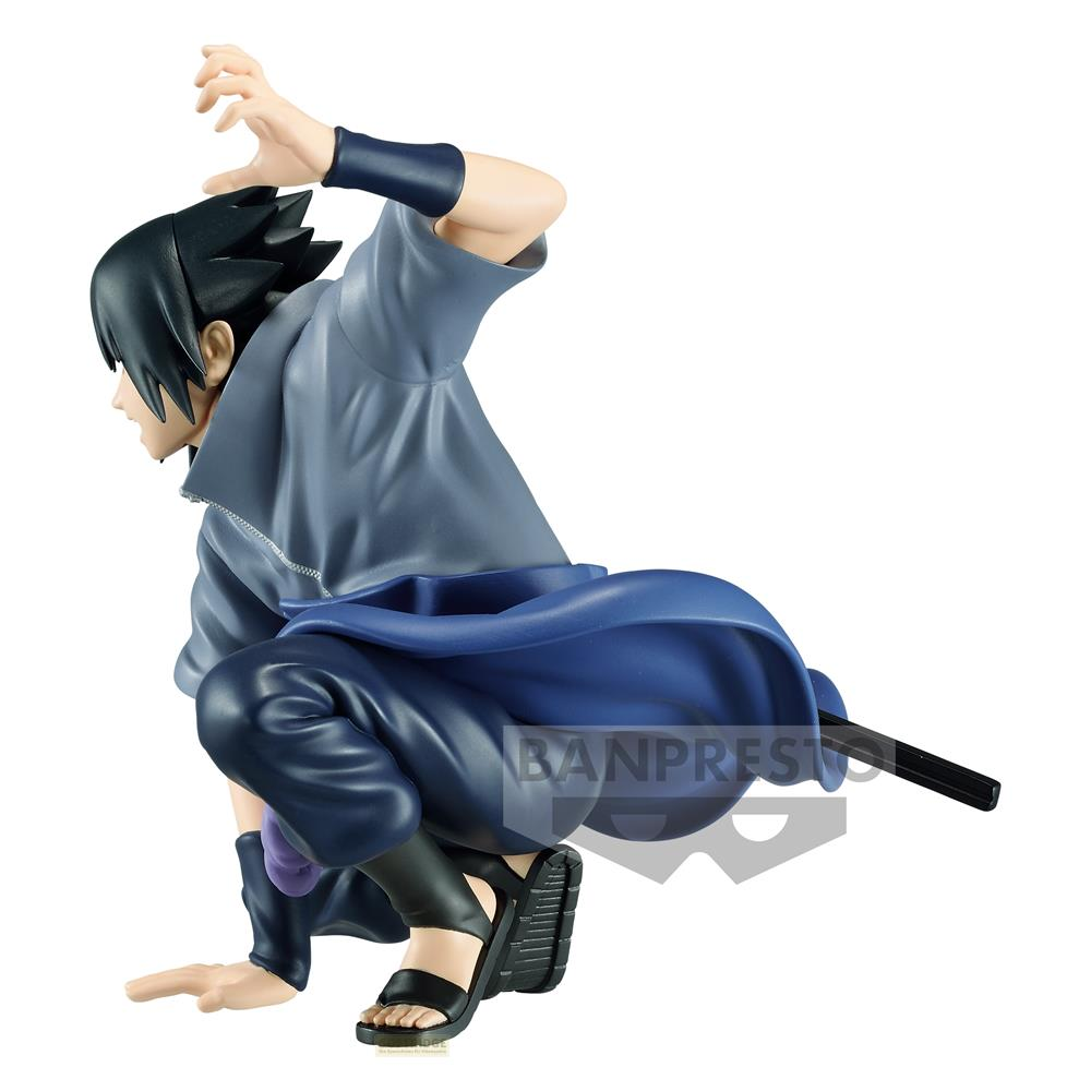 Eine Figur von Sasuke Uchiha in blauer Kleidung, hockend mit erhobener Hand.