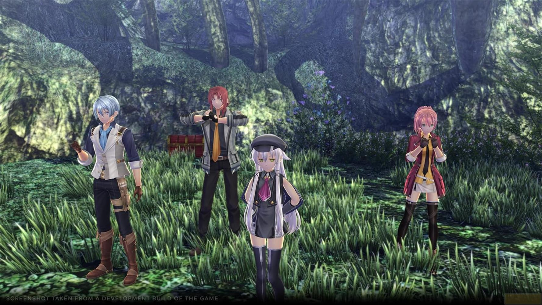 Quattro personaggi anime in una foresta. Uno con capelli blu, uno rossi, uno bianchi e uno rosa.