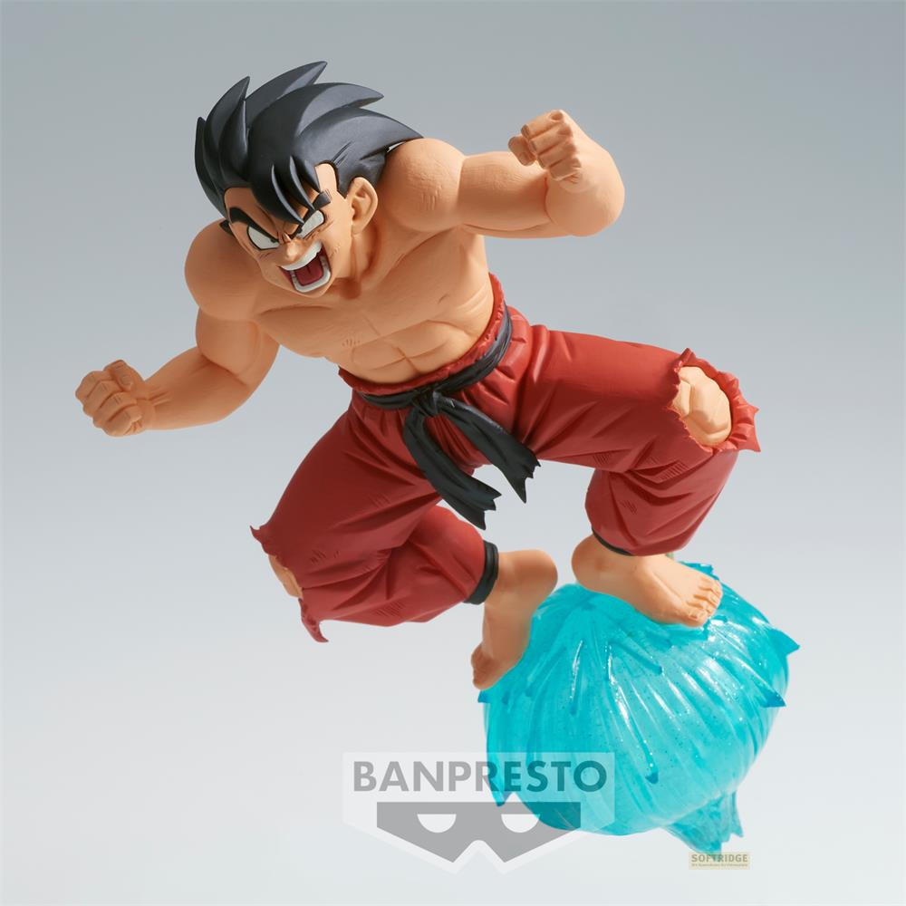 Ein Actionfigur von Goku in roten, zerrissenen Hosen springt auf einer blauen Energiebasis.