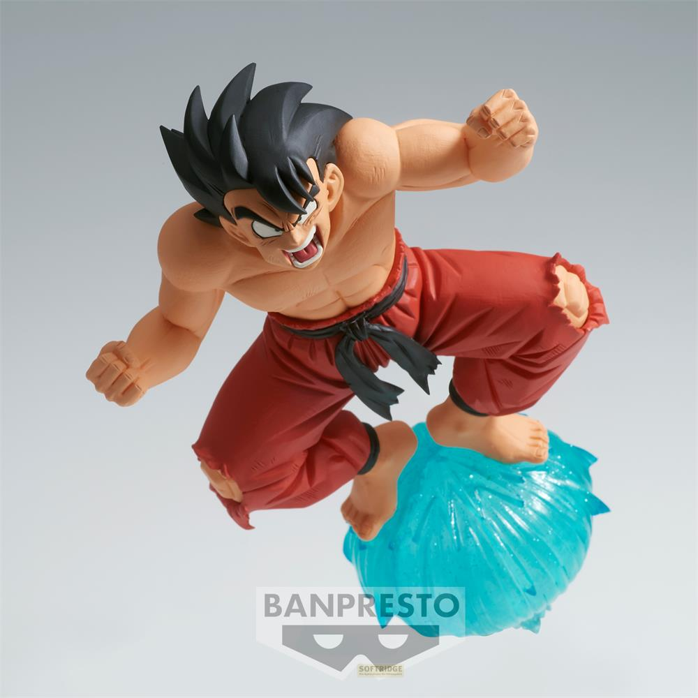 Eine Actionfigur eines Mannes mit schwarzen Haaren, roter Hose und schwarzem Gürtel.