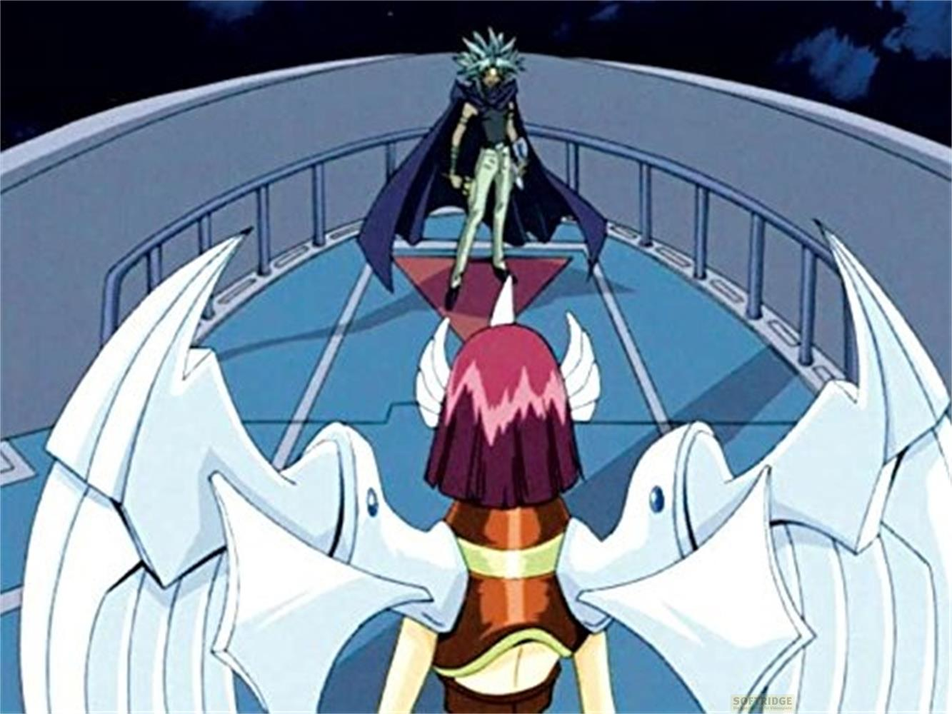 Due personaggi anime si fronteggiano. Uno indossa un mantello, l'altro ha le ali.