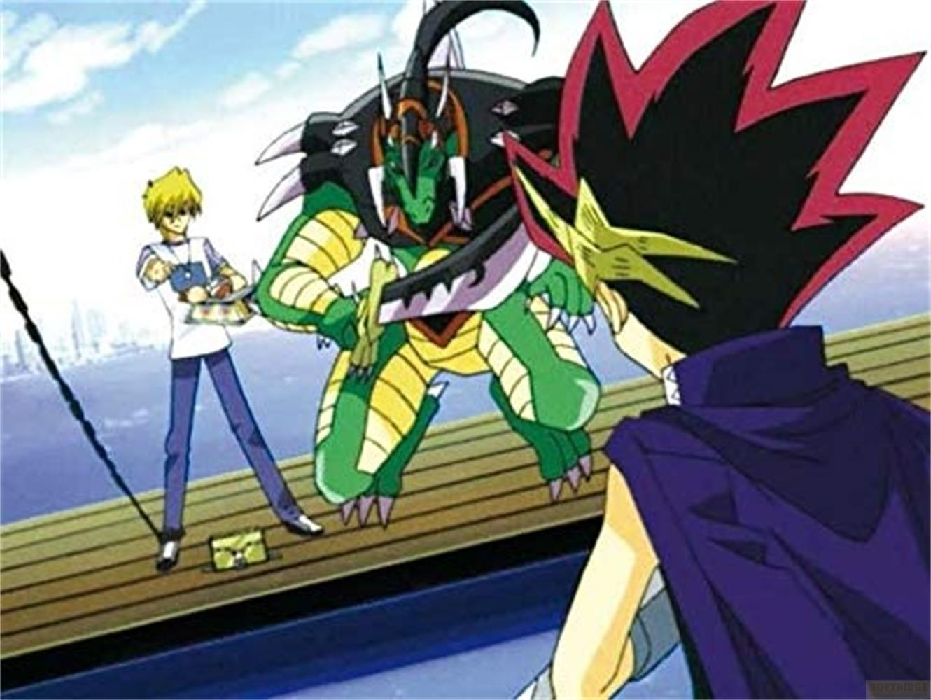 Un ragazzo biondo sta accanto a un mostro drago verde.