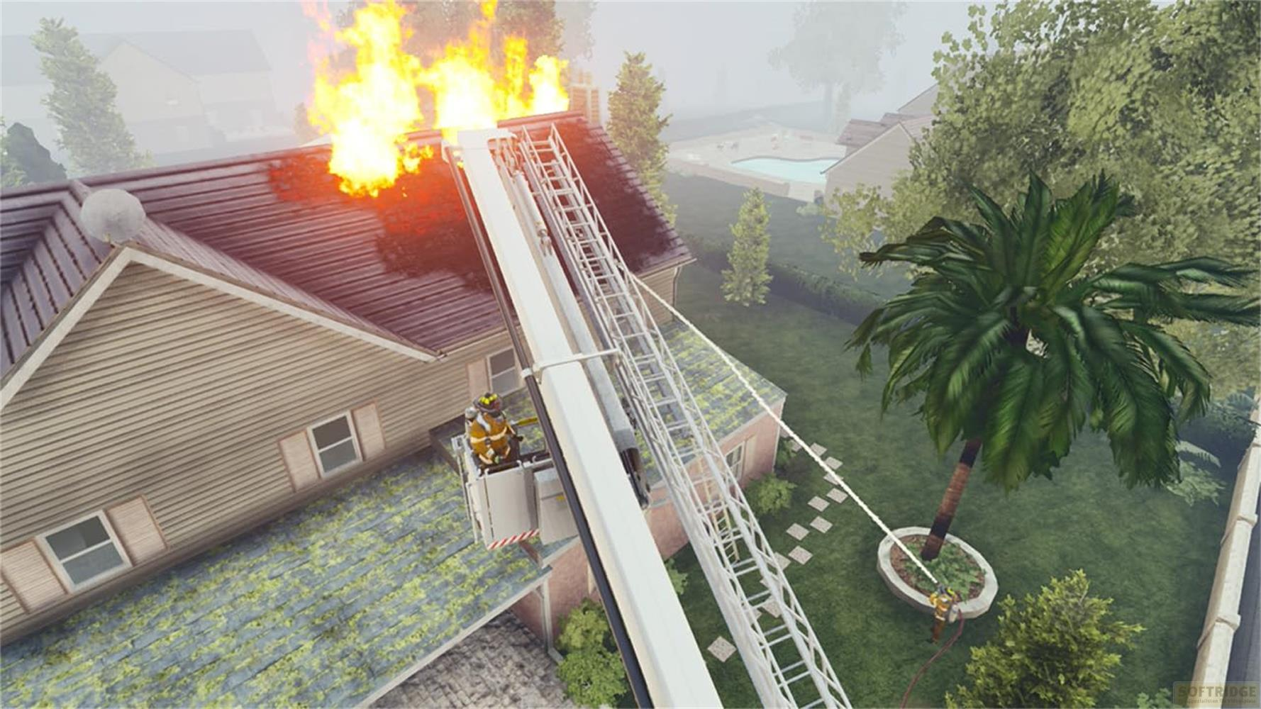 Ein Feuerwehrmann löscht ein brennendes Haus von einer Leiter aus. Ein Baum brennt.