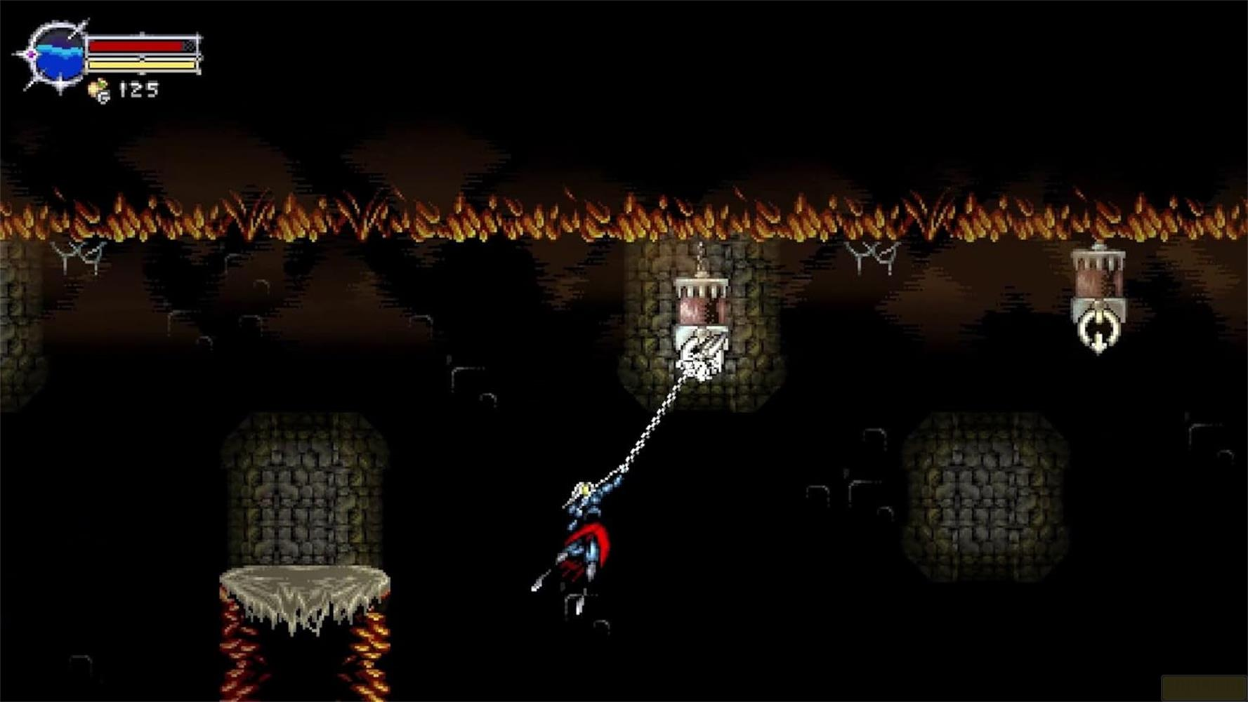 Un personaggio si dondola con una catena verso una torre in una grotta oscura.