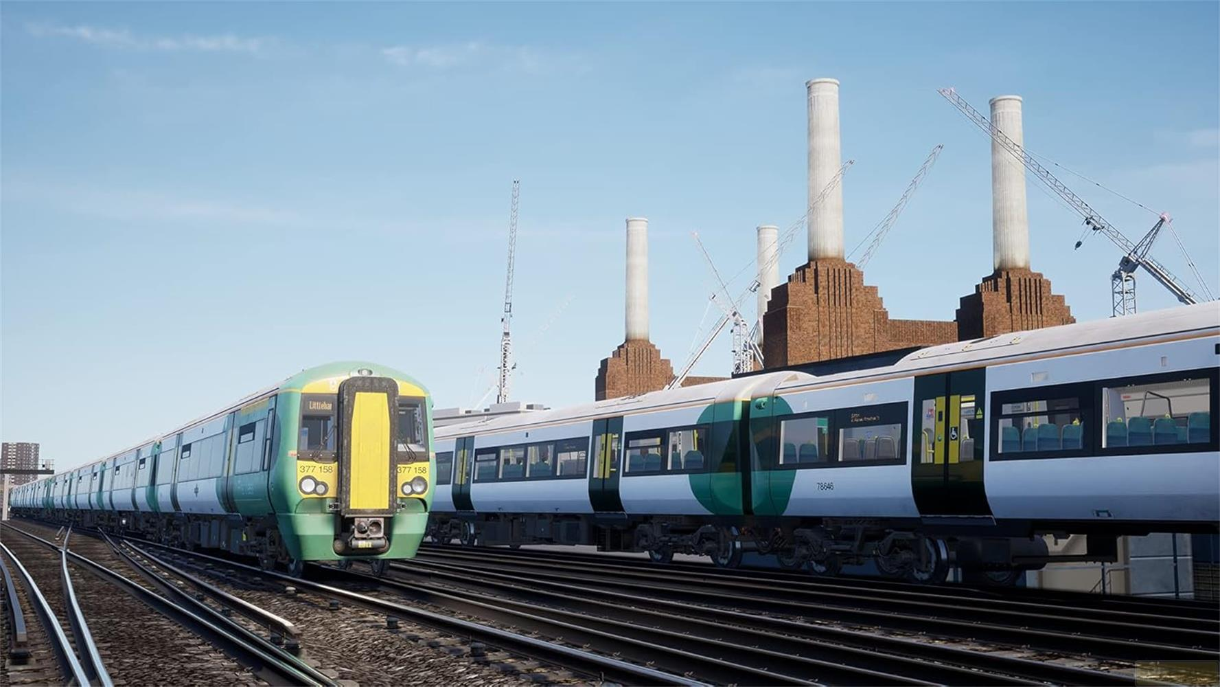 Zwei Züge auf Gleisen vor Battersea Power Station mit Schornsteinen.